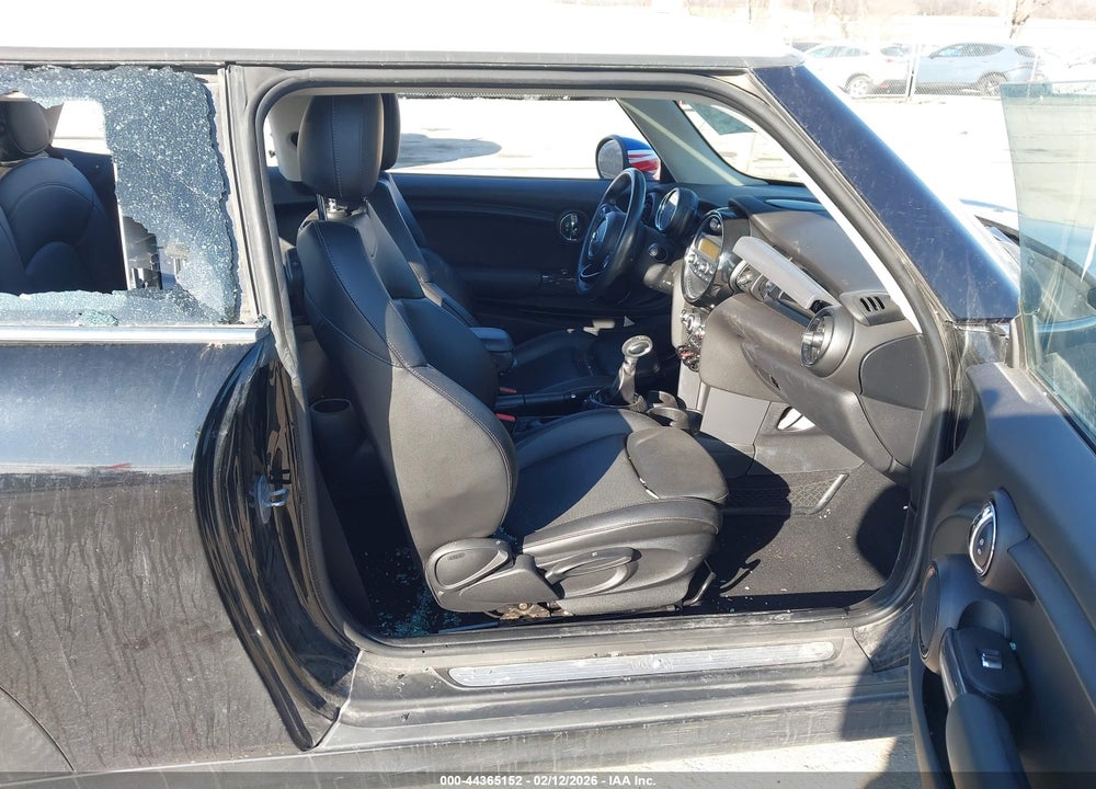 2014 MINI HARDTOP COOPER VIN: WMWXM5C51ET932928