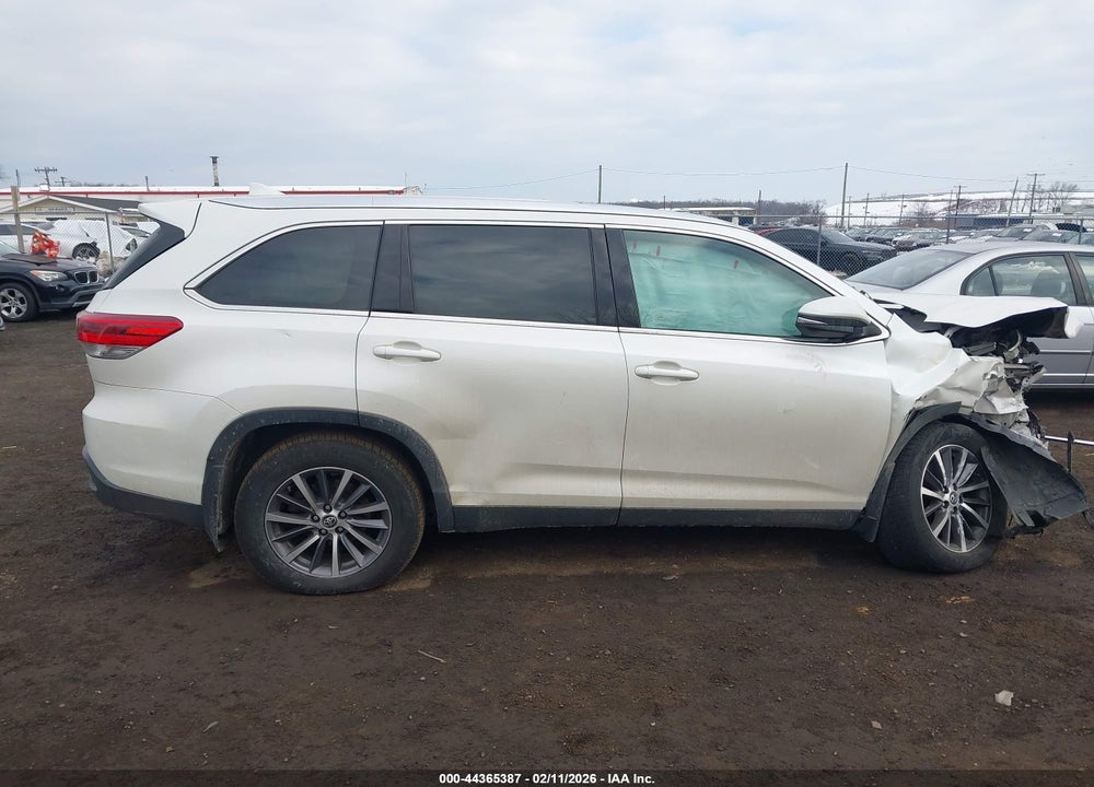 2019 TOYOTA HIGHLANDER XLE VIN: 5TDJZRFH3KS624189