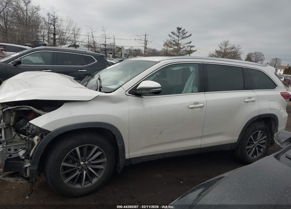 2019 TOYOTA HIGHLANDER XLE VIN: 5TDJZRFH3KS624189