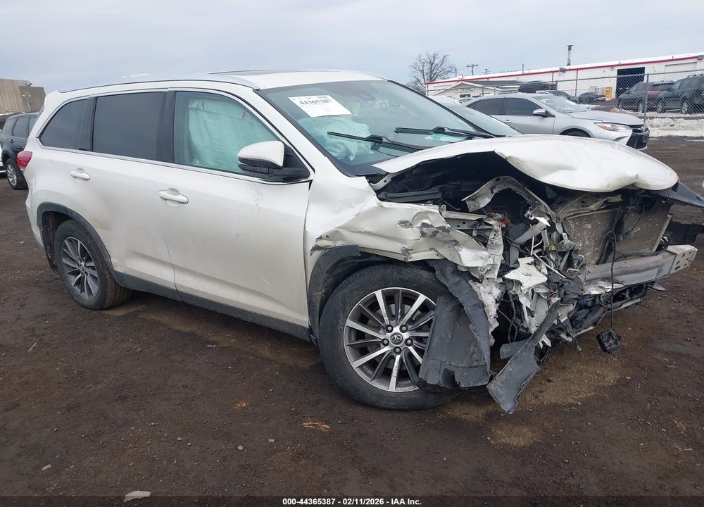 2019 TOYOTA HIGHLANDER XLE VIN: 5TDJZRFH3KS624189