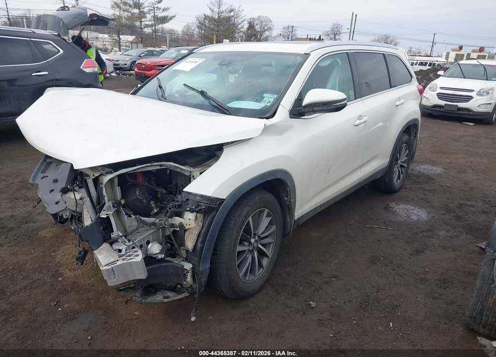 2019 TOYOTA HIGHLANDER XLE VIN: 5TDJZRFH3KS624189