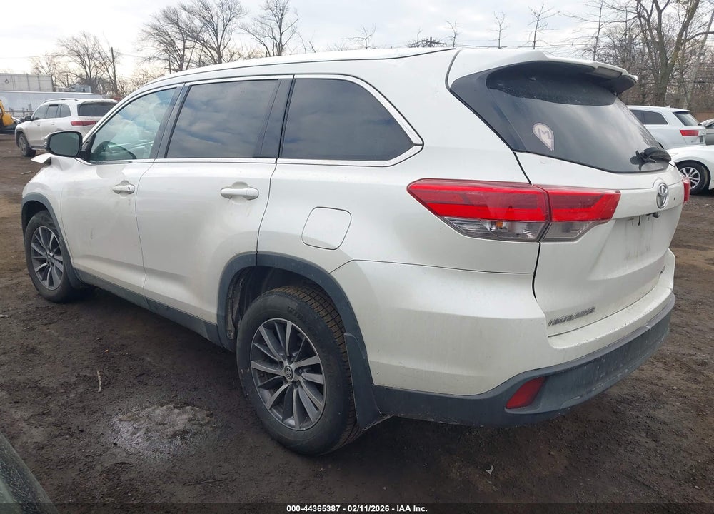 2019 TOYOTA HIGHLANDER XLE VIN: 5TDJZRFH3KS624189