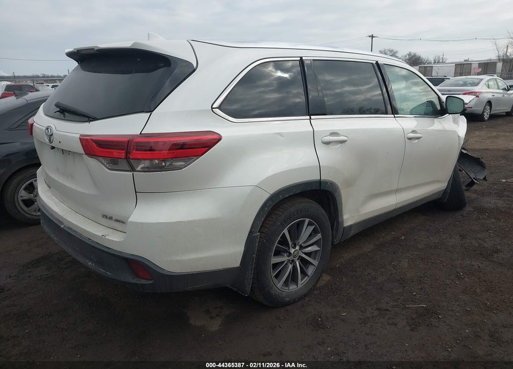 2019 TOYOTA HIGHLANDER XLE VIN: 5TDJZRFH3KS624189