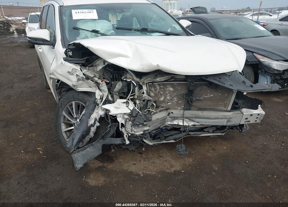 2019 TOYOTA HIGHLANDER XLE VIN: 5TDJZRFH3KS624189