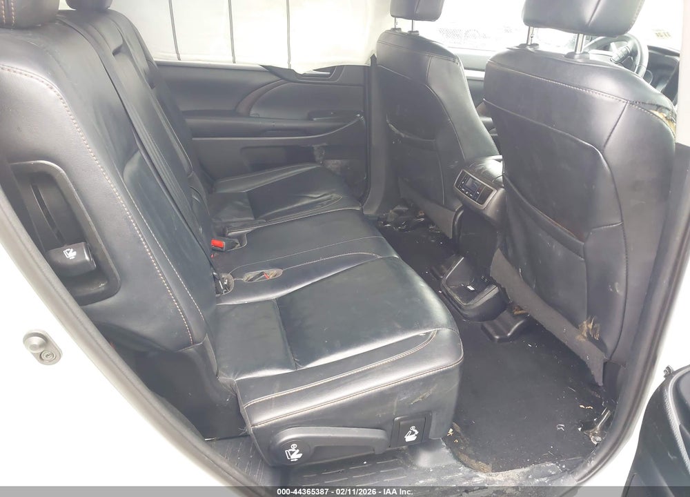 2019 TOYOTA HIGHLANDER XLE VIN: 5TDJZRFH3KS624189
