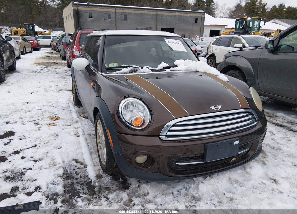 2011 MINI COOPER VIN: WMWSU3C53BT099191