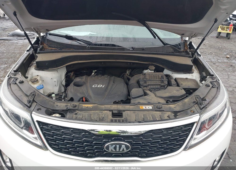 2014 KIA SORENTO LX VIN: 5XYKT4A61EG463132