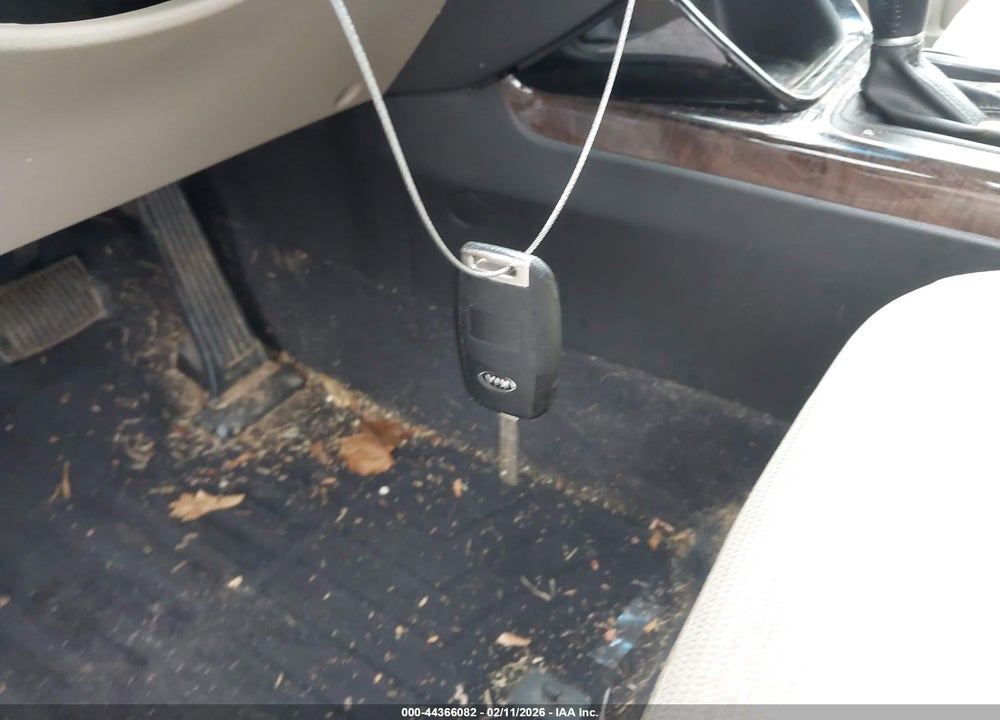2014 KIA SORENTO LX VIN: 5XYKT4A61EG463132