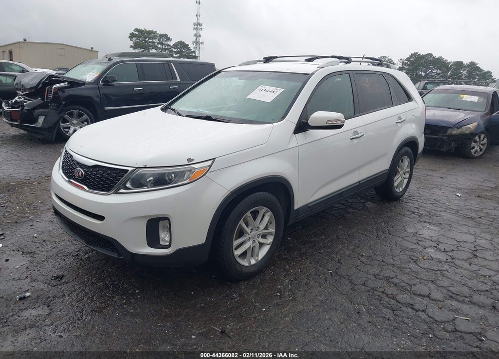 2014 KIA SORENTO LX VIN: 5XYKT4A61EG463132
