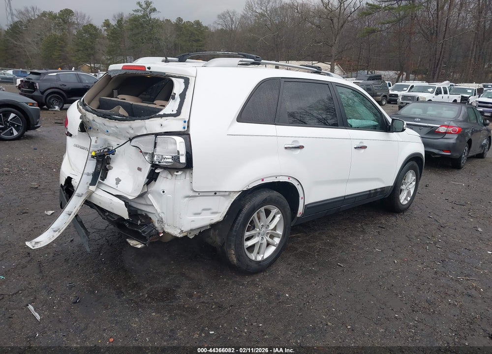2014 KIA SORENTO LX VIN: 5XYKT4A61EG463132