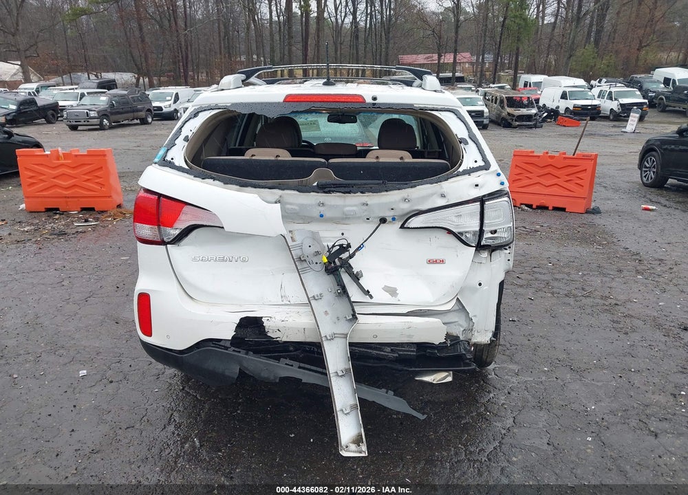 2014 KIA SORENTO LX VIN: 5XYKT4A61EG463132