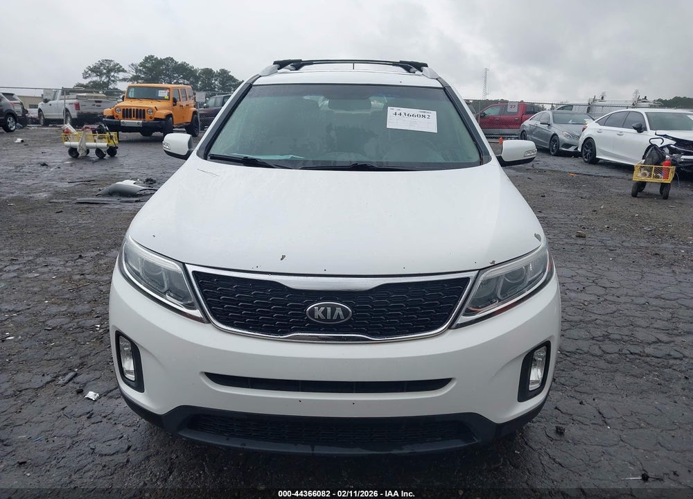 2014 KIA SORENTO LX VIN: 5XYKT4A61EG463132