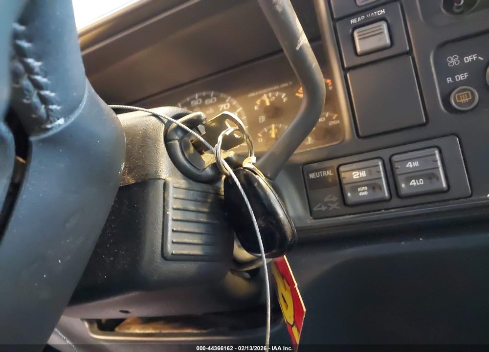 1999 CHEVROLET SUBURBAN 1500 LT VIN: 1GNFK16R3XJ434456