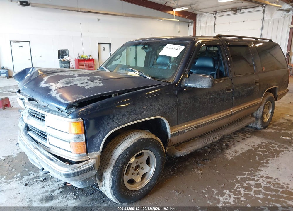 1999 CHEVROLET SUBURBAN 1500 LT VIN: 1GNFK16R3XJ434456