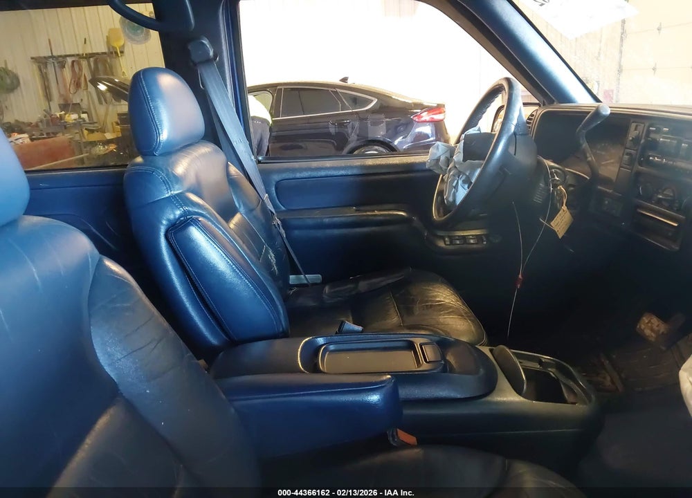 1999 CHEVROLET SUBURBAN 1500 LT VIN: 1GNFK16R3XJ434456