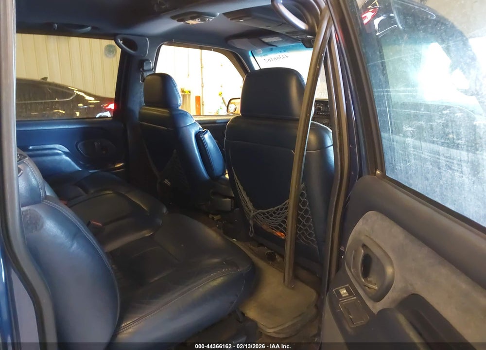 1999 CHEVROLET SUBURBAN 1500 LT VIN: 1GNFK16R3XJ434456