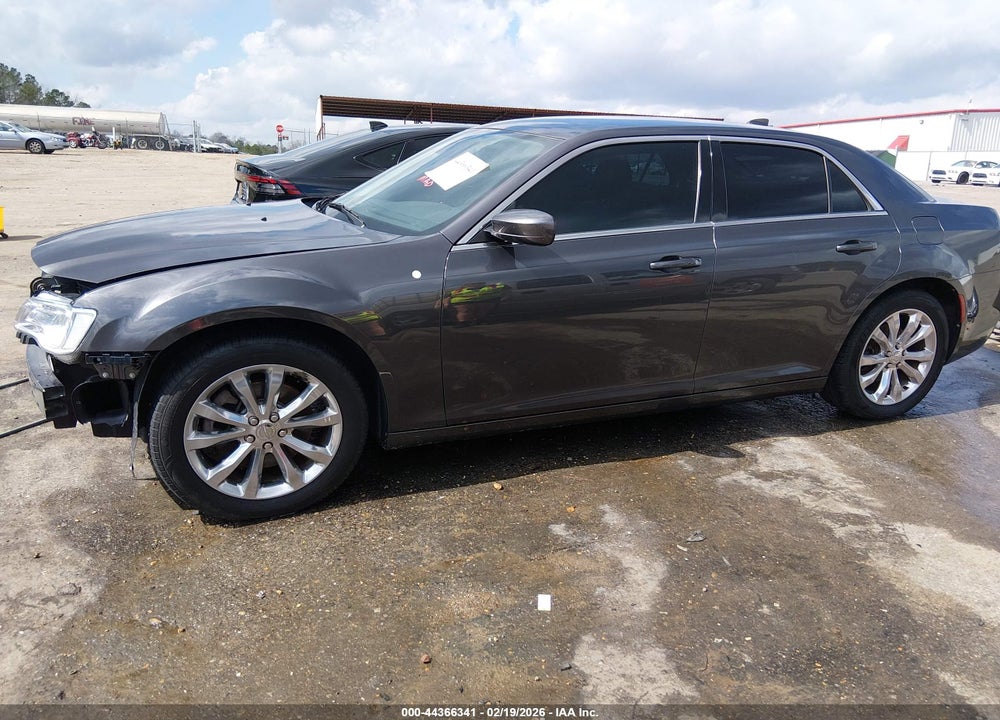 2017 CHRYSLER 300 LIMITED AWD VIN: 2C3CCARG1HH610270