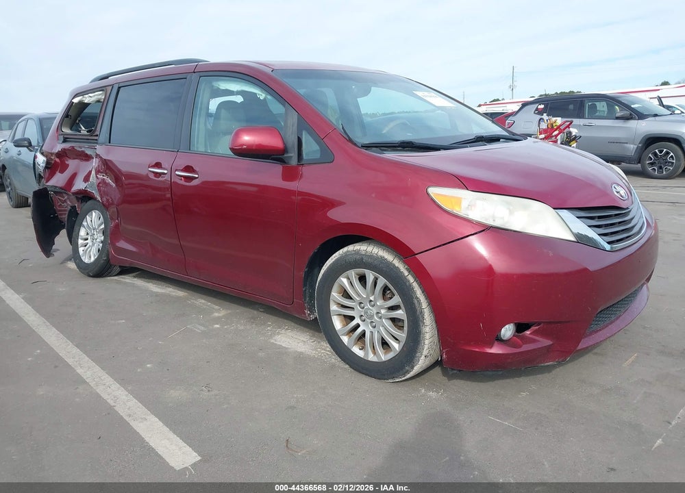 2011 TOYOTA SIENNA XLE V6 VIN: 5TDYK3DC8BS102990