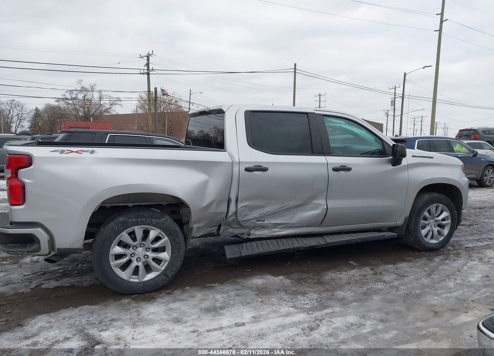 2021 CHEVROLET SILVERADO 1500 4WD  SHORT BED CUSTOM VIN: 3GCPYBEK0MG221855