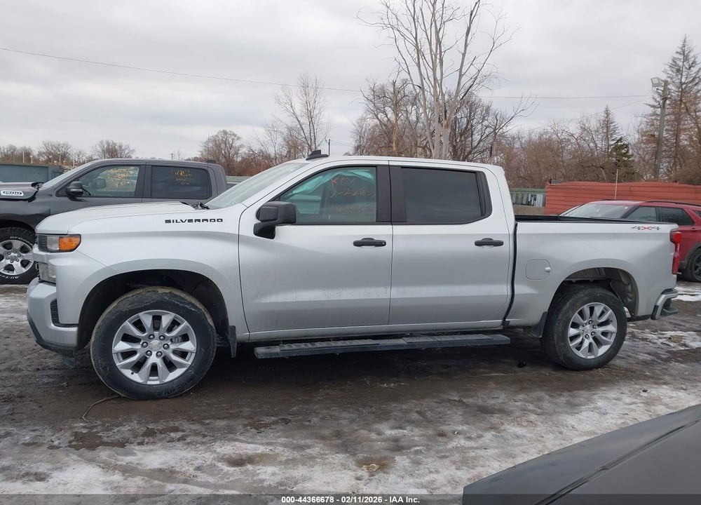 2021 CHEVROLET SILVERADO 1500 4WD  SHORT BED CUSTOM VIN: 3GCPYBEK0MG221855