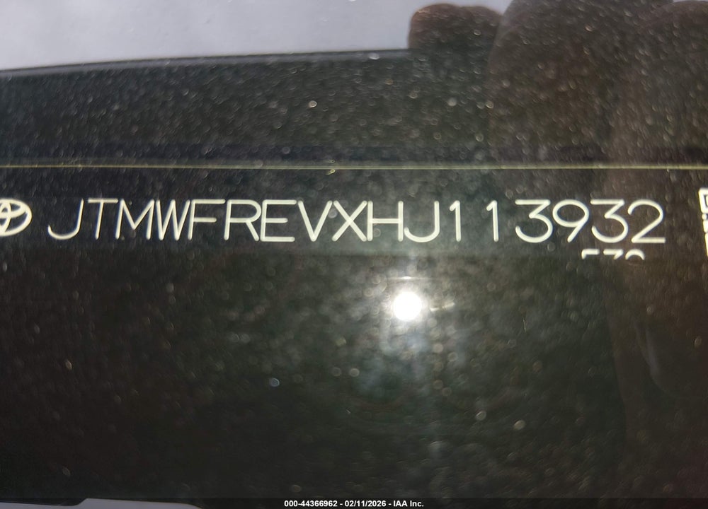 2017 TOYOTA RAV4 XLE VIN: JTMWFREVXHJ113932