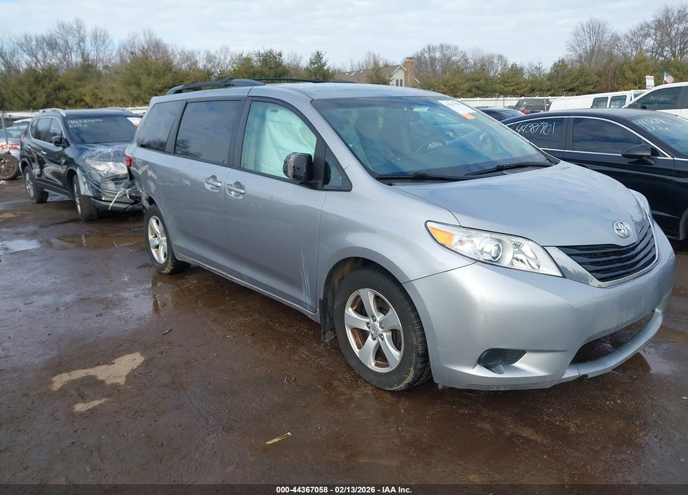 2017 TOYOTA SIENNA LE 8 PASSENGER VIN: 5TDKZ3DC5HS789663