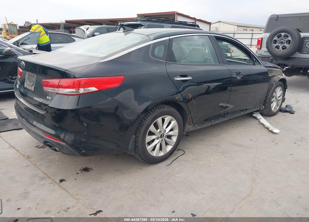2016 KIA OPTIMA EX VIN: 5XXGU4L32GG074660
