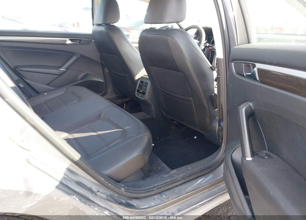 2018 VOLKSWAGEN PASSAT 2.0T SE VIN: 1VWBA7A35JC042460