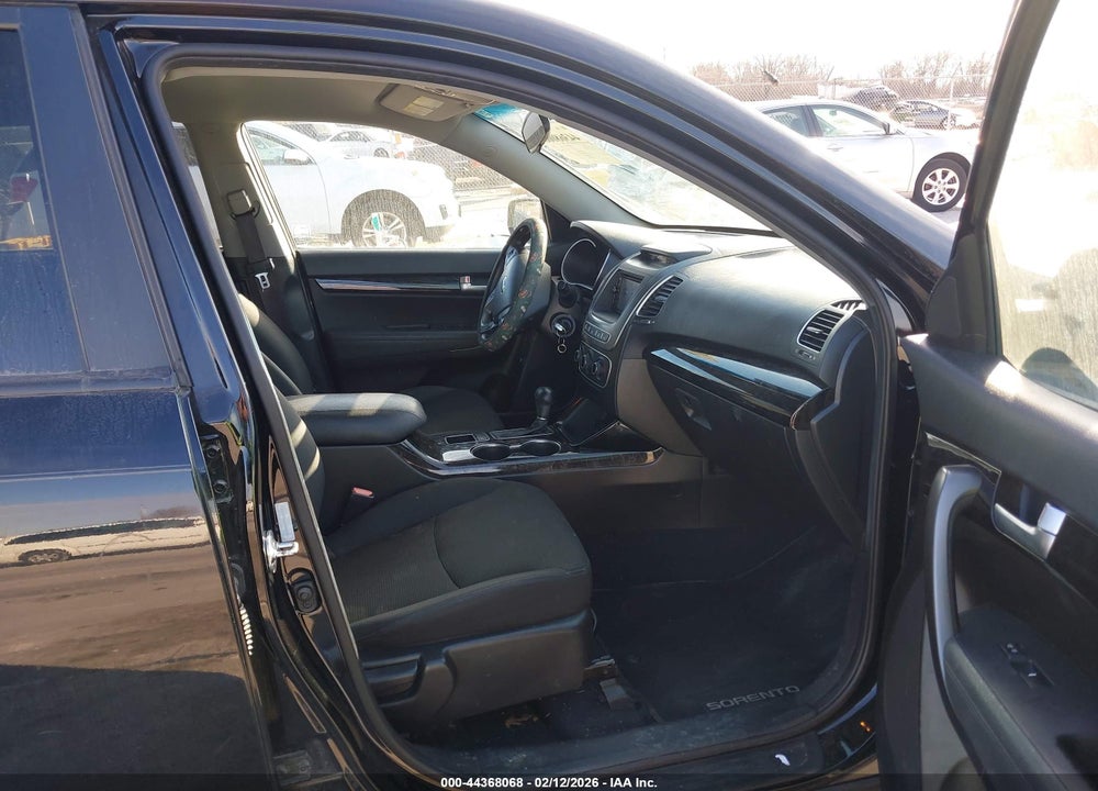 2014 KIA SORENTO LX VIN: 5XYKT3A68EG480469