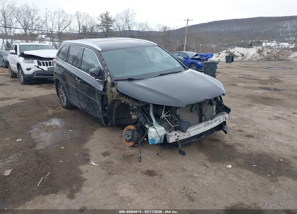 2019 TOYOTA HIGHLANDER XLE VIN: 5TDJZRFH8KS716219