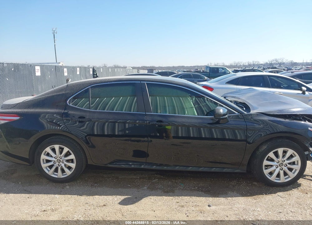 2018 TOYOTA CAMRY LE VIN: JTNB11HK2J3019114