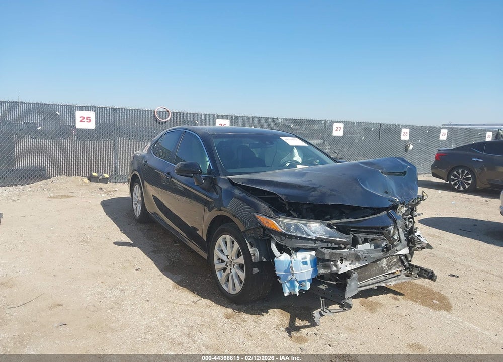 2018 TOYOTA CAMRY LE VIN: JTNB11HK2J3019114