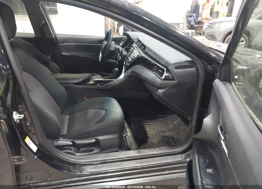 2018 TOYOTA CAMRY LE VIN: JTNB11HK5J3002811