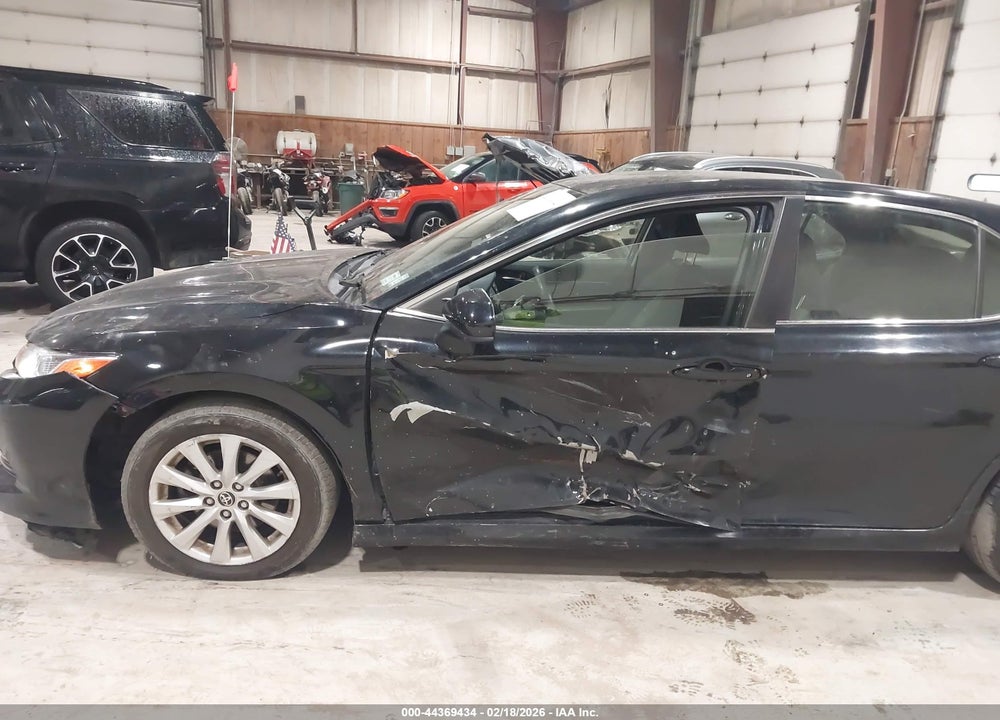 2018 TOYOTA CAMRY LE VIN: JTNB11HK5J3002811