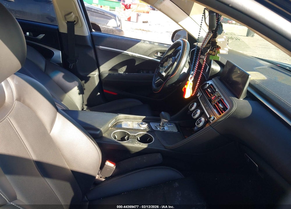 2022 GENESIS G70 2.0T RWD VIN: KMTG34TA5NU086263