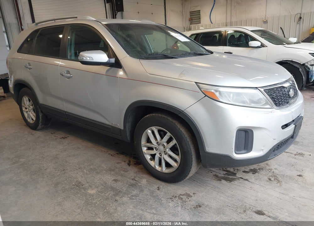2015 KIA SORENTO LX V6 VIN: 5XYKTDA72FG580549