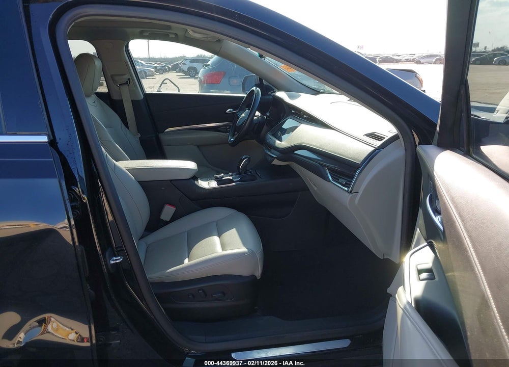 2019 CADILLAC XT4 LUXURY VIN: 1GYAZAR45KF180124