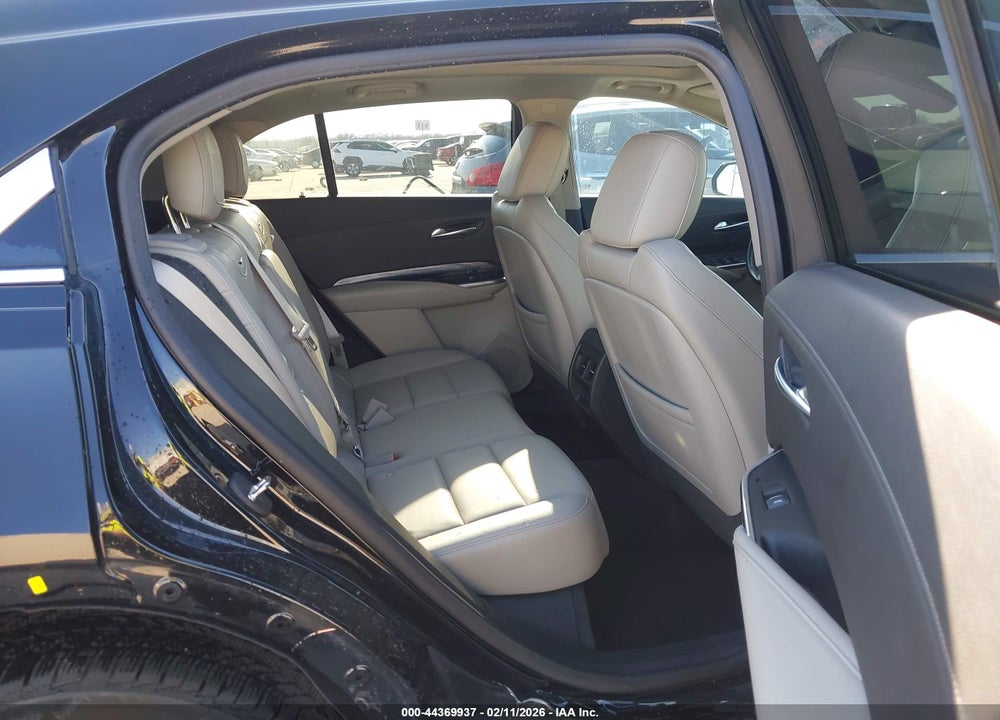 2019 CADILLAC XT4 LUXURY VIN: 1GYAZAR45KF180124