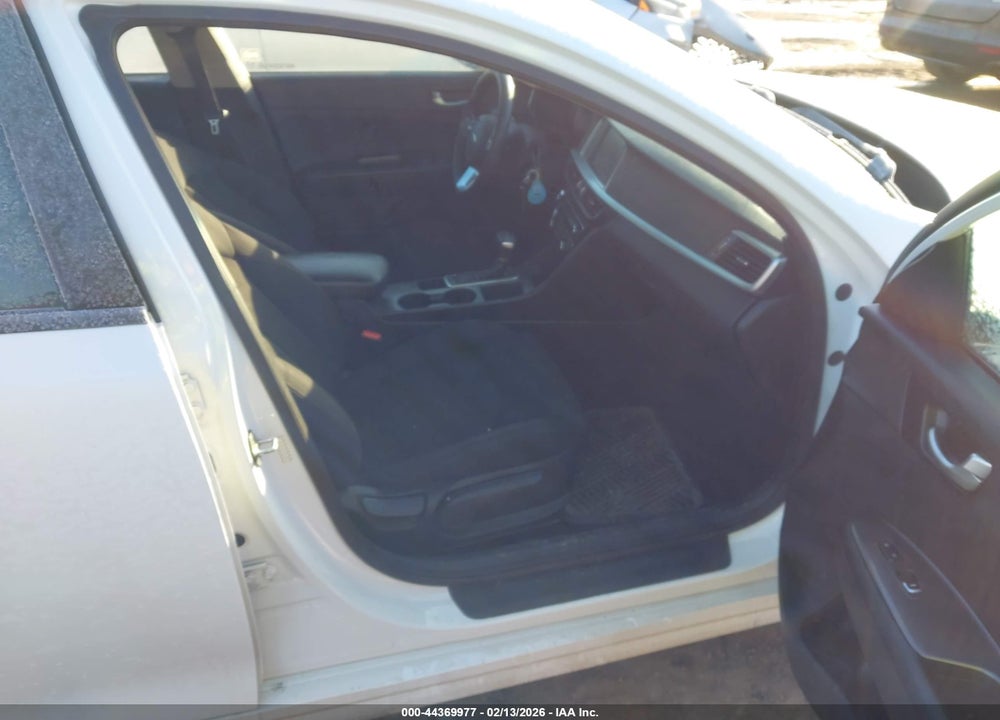 2019 KIA OPTIMA LX VIN: 5XXGT4L34KG348680