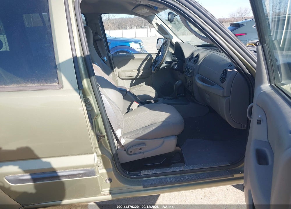 2004 JEEP LIBERTY RENEGADE VIN: 1J4GL38K74W177882