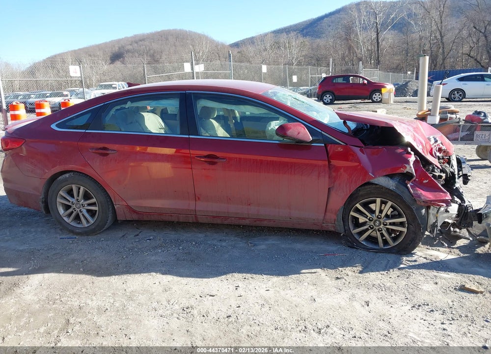 2015 HYUNDAI SONATA SE VIN: 5NPE24AF4FH160548