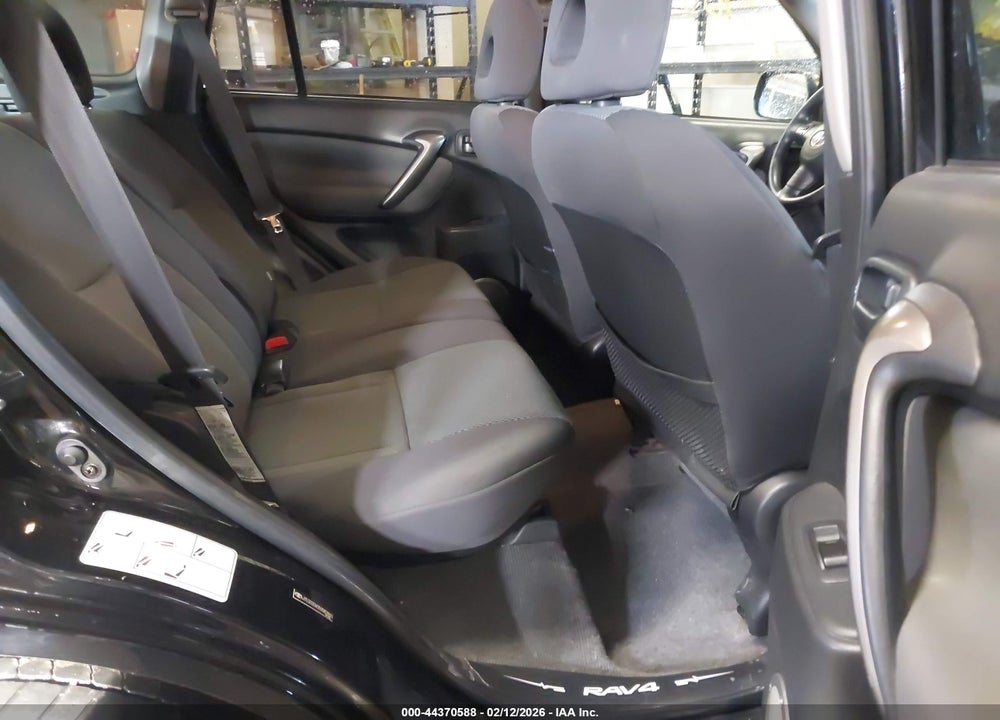 2005 TOYOTA RAV4 VIN: JTEGD20V050082860