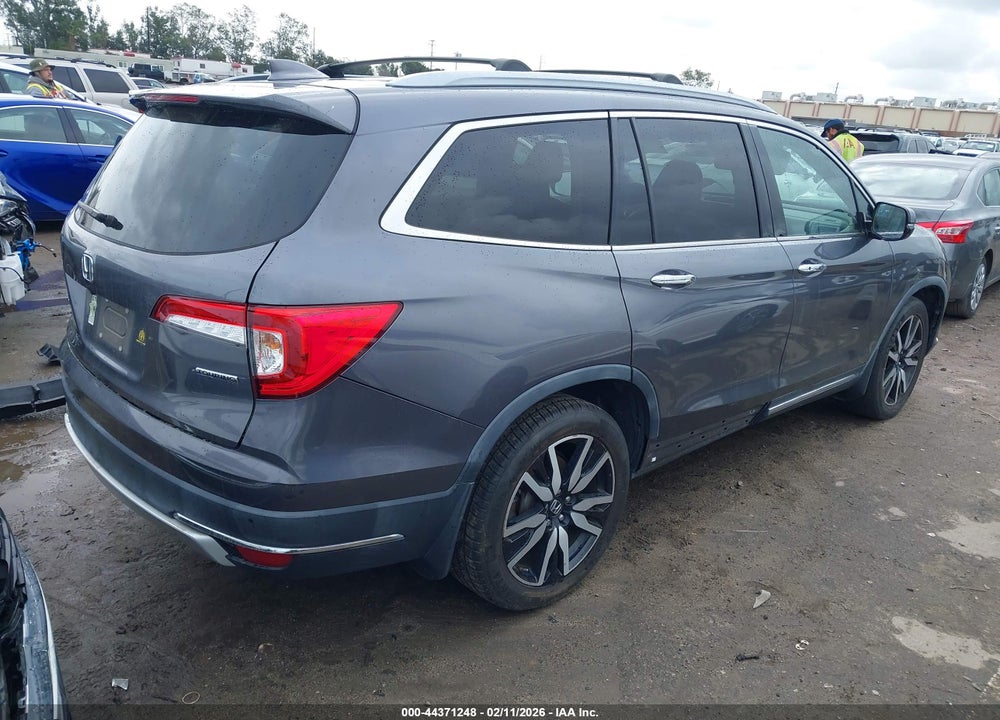 2020 HONDA PILOT 2WD TOURING 7 PASSENGER VIN: 5FNYF5H62LB001471