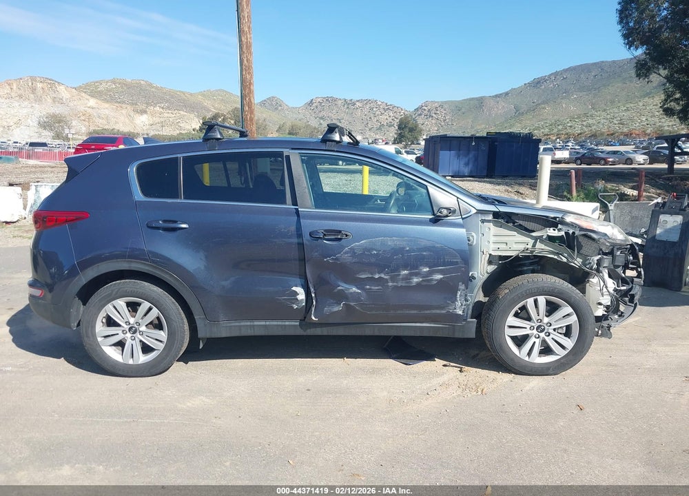 2018 KIA SPORTAGE LX VIN: KNDPMCAC8J7331964