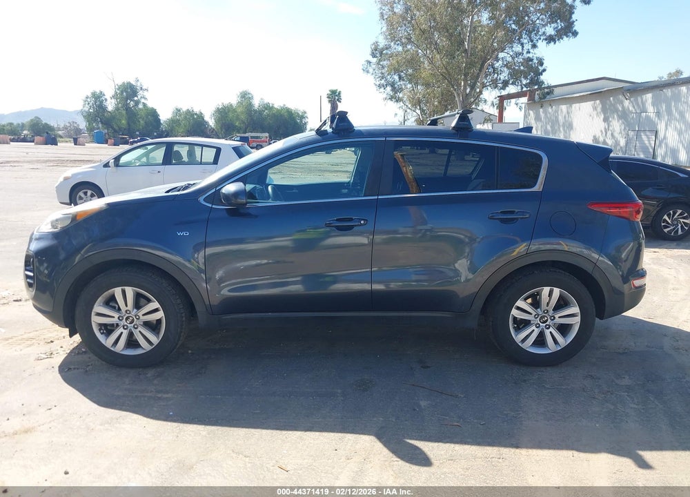 2018 KIA SPORTAGE LX VIN: KNDPMCAC8J7331964
