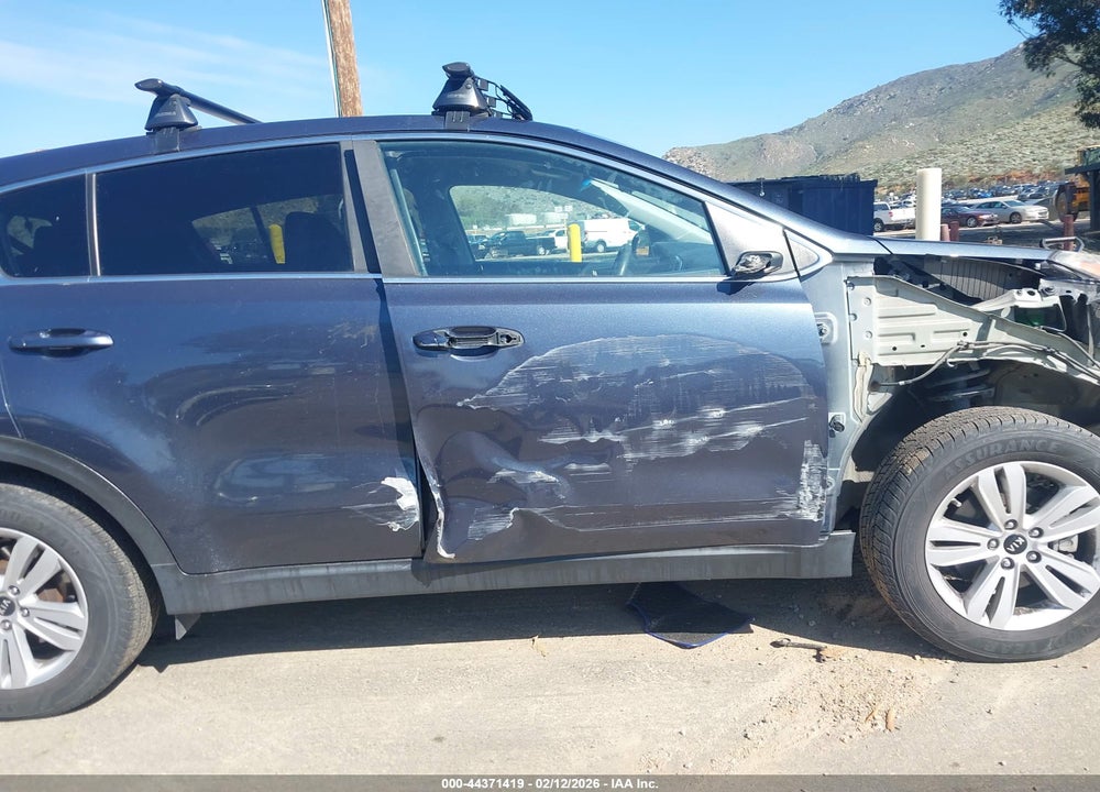 2018 KIA SPORTAGE LX VIN: KNDPMCAC8J7331964