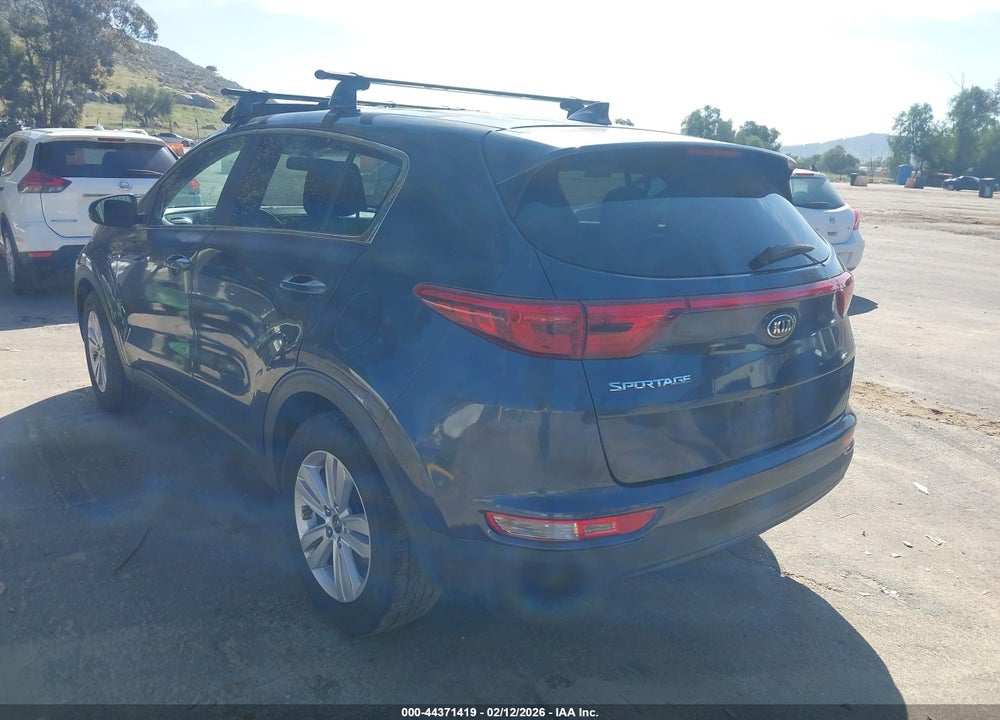 2018 KIA SPORTAGE LX VIN: KNDPMCAC8J7331964