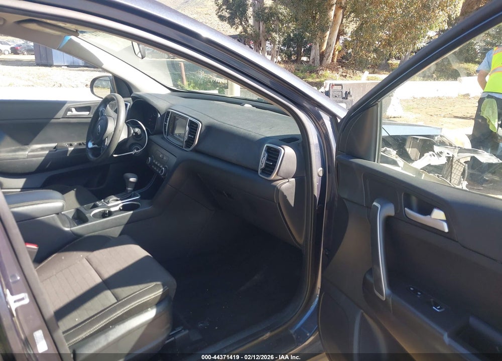 2018 KIA SPORTAGE LX VIN: KNDPMCAC8J7331964