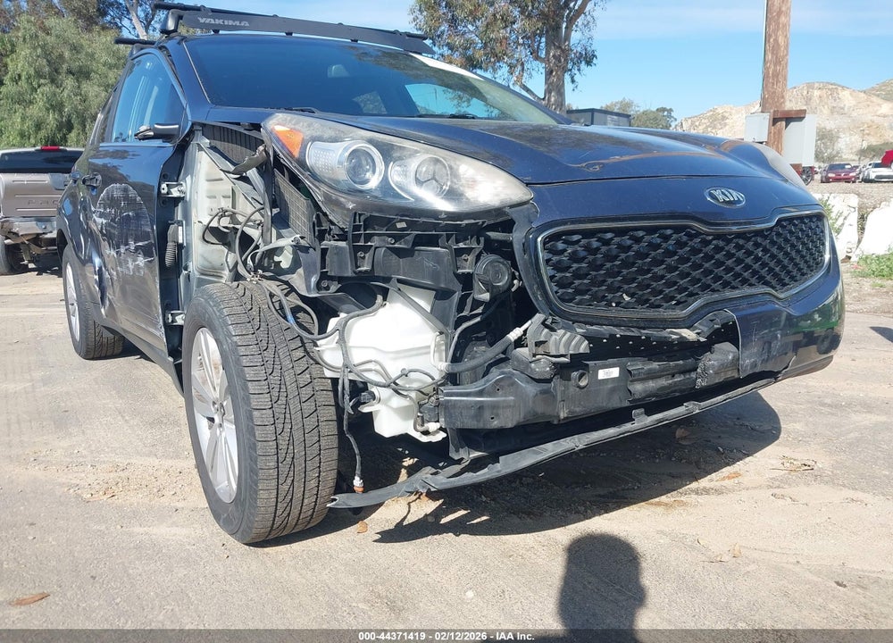 2018 KIA SPORTAGE LX VIN: KNDPMCAC8J7331964