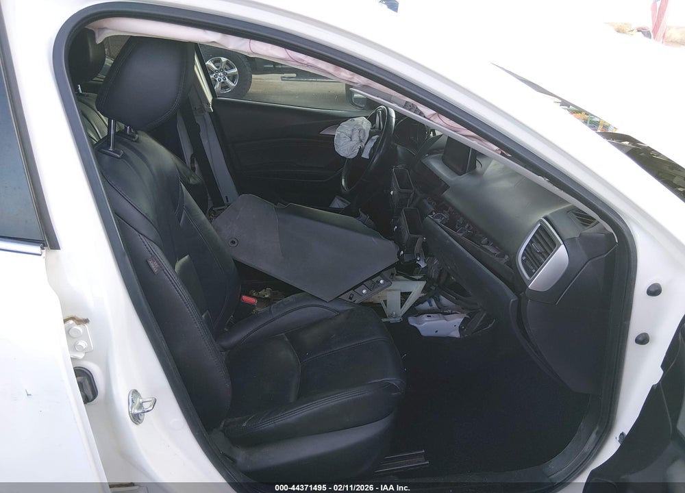 2018 MAZDA 3 TOURING VIN: 3MZBN1L31JM178100